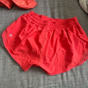 Lululemon hotty hot LR 2.5” shorts